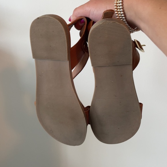 Tan Steve Madden flat sandals. Size 6. Worn once. - Picture 2 of 3